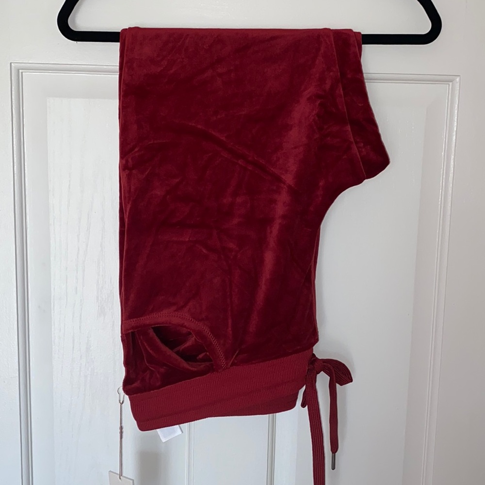 NWT LULAROE COZY CRYSTAL CAPRI PANTS
